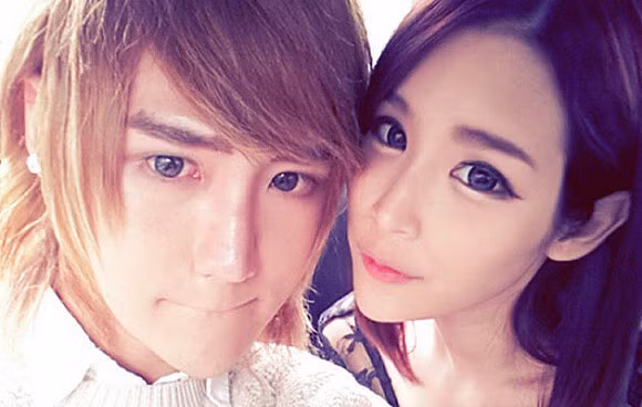 Cả hai đã hợp tác với nhau và viết blog về làm đẹp, thời trang, mỹ phẩm, tham gia làm đại diện quảng cáo cho các nhãn hàng.