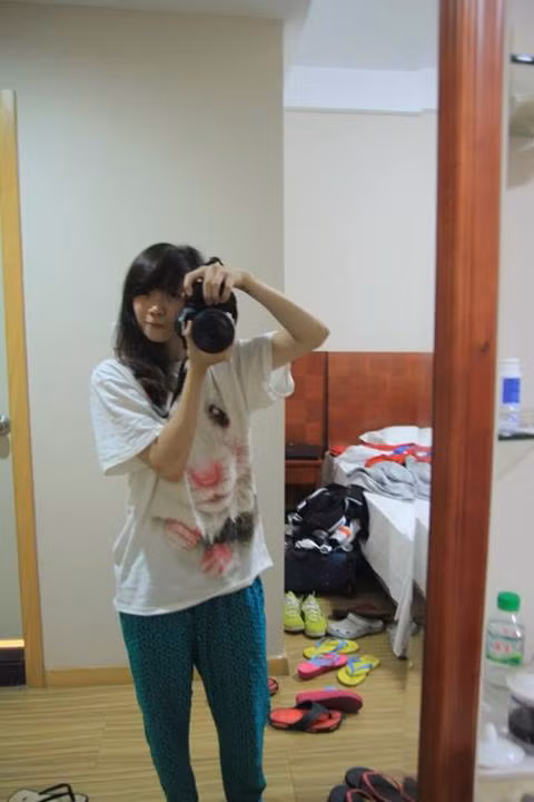 Dù phải tập luyện rất vất vả, từng trải qua nhiều chấn thương nghiêm trọng nhưng Thúy Vi vẫn có khá nhiều khoảnh khắc thư giãn, vui chơi.