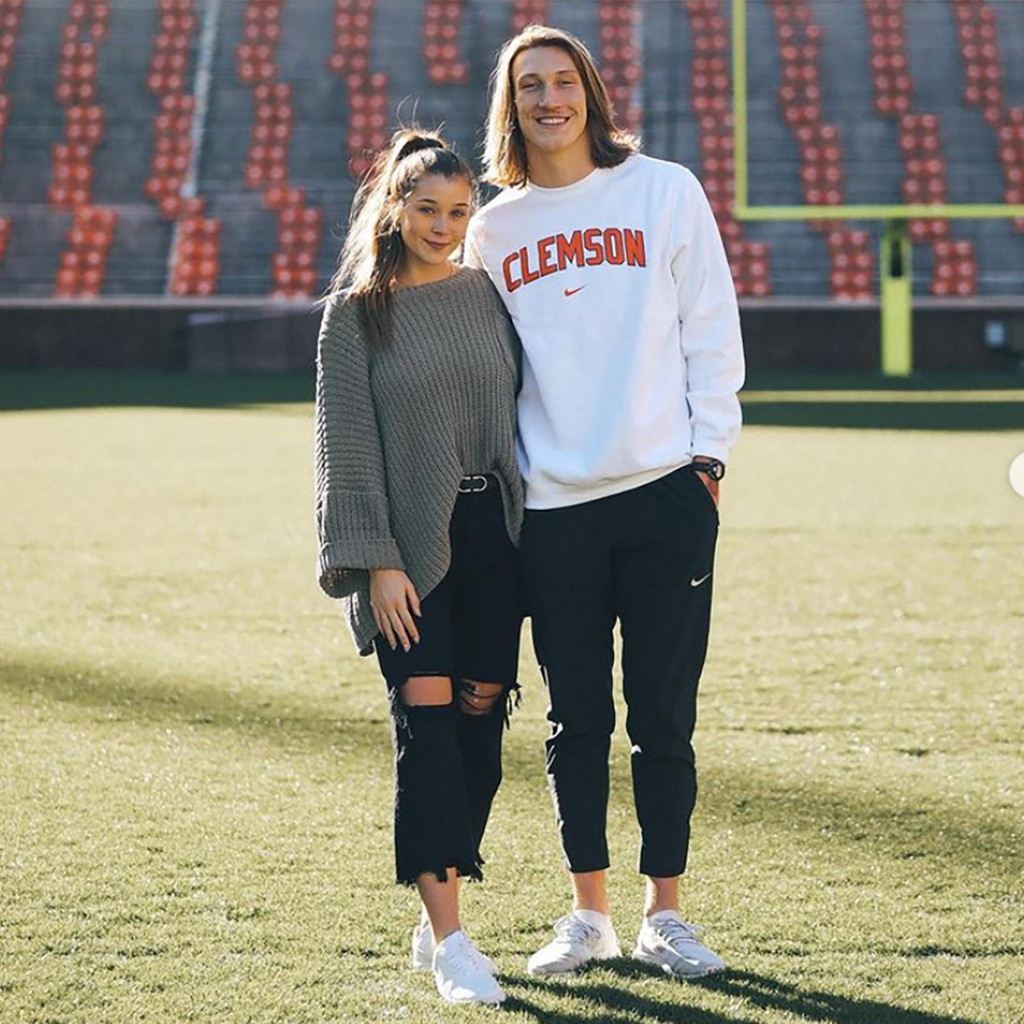  Marissa Lawrence (21 tuổi) là vợ mới cưới của Trevor Lawrence - cầu thủ đang đầu quân cho đội bóng bầu dục Jacksonville Jaguars ở vị trí hậu vệ cánh. Marissa là người mẫu bán thời gian tại công ty Select Model Management. Hai người gặp lần đầu năm lớp 8 và hẹn hò từ khi theo học trường Trung học Cartersville ở tiểu bang Georgia. Thời đại học, họ từng chia tay 1 tháng khi học khác trường, song cuối cùng lại hàn gắn.