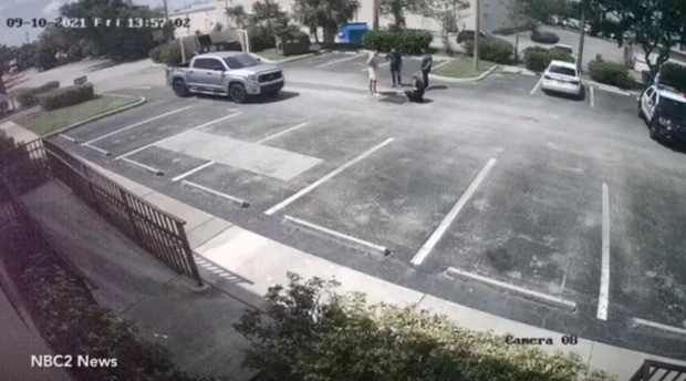 Nghe tieng keu cuu tu cong thoat nuoc, phat hien co gai 