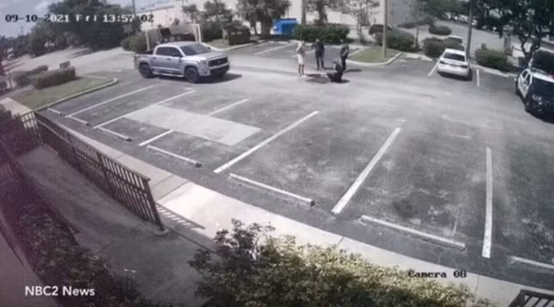 Nghe tieng keu cuu tu cong thoat nuoc, phat hien co gai 