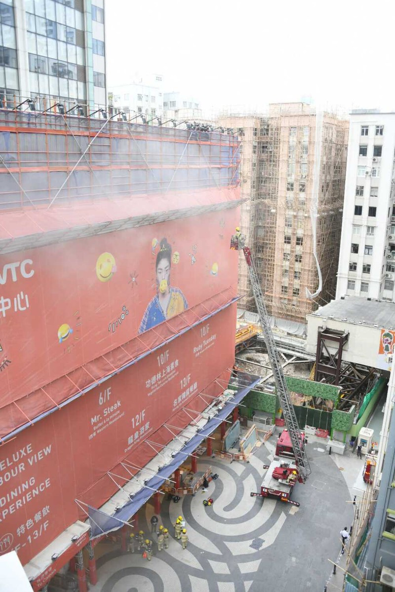 Hong Kong: Chay lon tai Trung tam Thuong mai The gioi, hon 300 nguoi mac ket