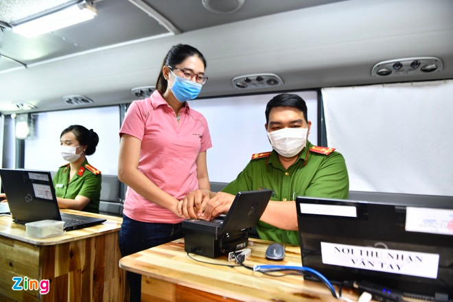 Can cuoc cong dan gan chip co chuc nang dinh vi?