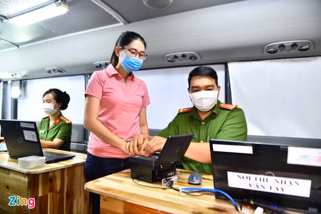 Can cuoc cong dan gan chip co chuc nang dinh vi?