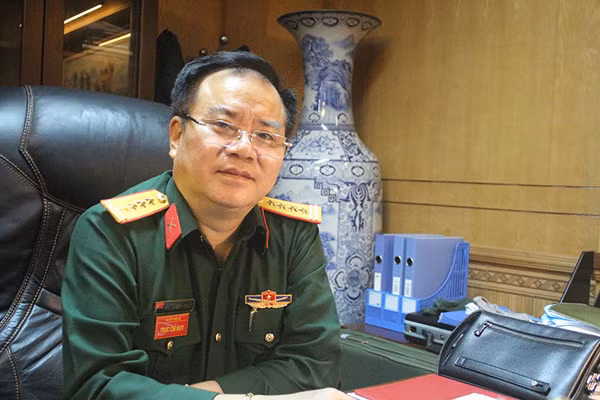 Hon nhan vien man ben vo tre kem 13 tuoi cua NSND Quoc Truong-Hinh-2