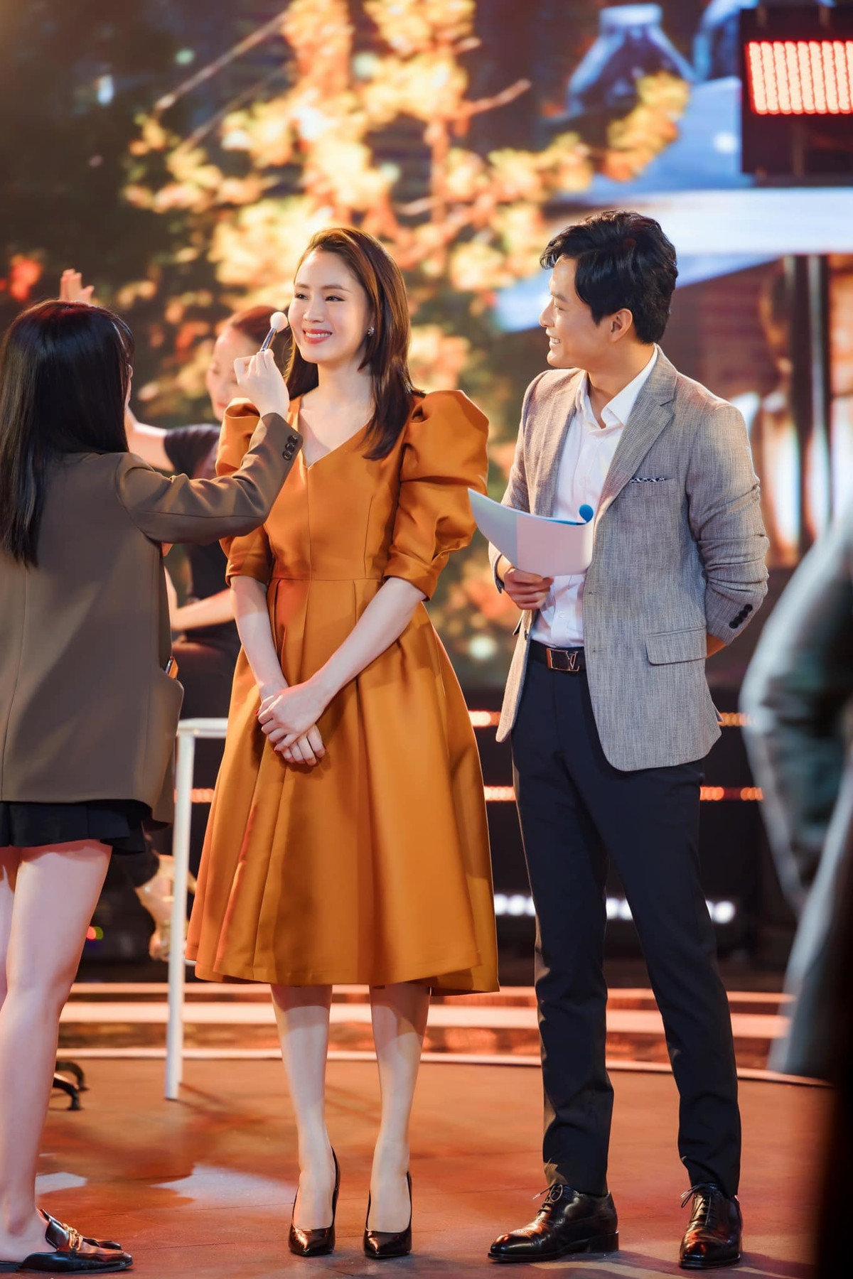 Không chỉ kết hợp ăn ý trên phim mà cặp song Hồng còn luôn khiến khán giả phát cuồng khi xuất hiện trong những tiết mục giải trí trên truyền hình.