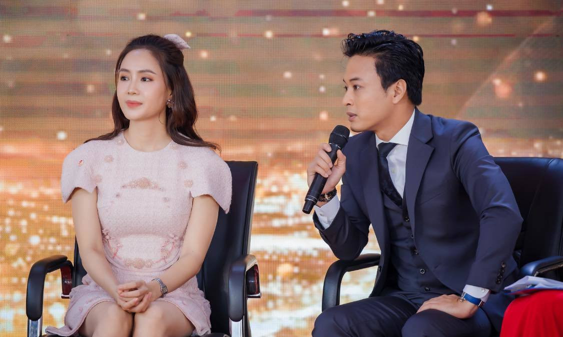 Diễn xuất ăn ý của Hồng Diễm, Hồng Đăng biến họ thành cặp đôi ngọt ngào nhất và được yêu thích nhất màn ảnh. Song Hồng cũng là cặp nghệ sĩ được yêu thích tại nhiều sự kiện.