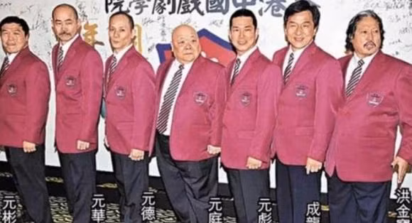 Thanh Long bi 50 nguoi cam dao bao vay, chi mot nguoi ung cuu-Hinh-5