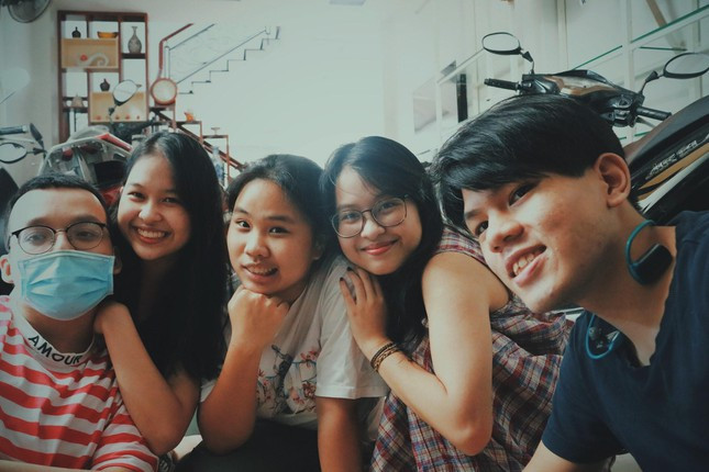 Ban tre TP. HCM ‘bat che do’ tro lai quan nuoc sau gian cach-Hinh-2