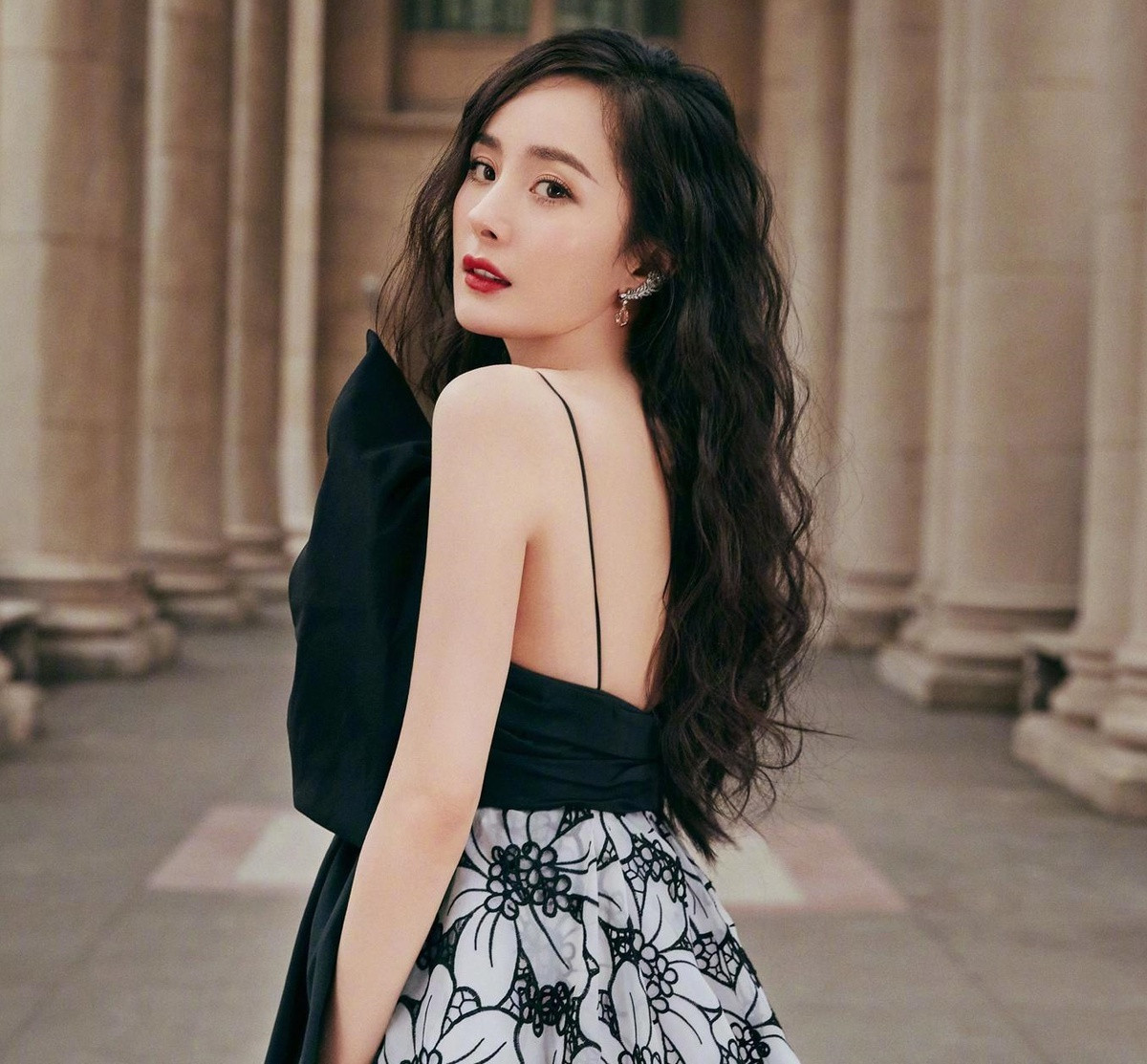 Vi sao Duong Mich dat gia nhat showbiz Trung Quoc?-Hinh-2