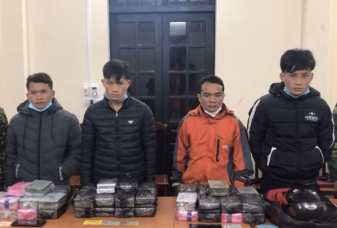 Bat 4 doi tuong trong duong day ma tuy xuyen quoc gia