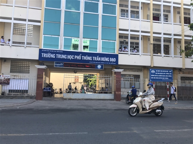 Tuc gian vi mat meo, giao vien o Tien Giang danh lun so nguoi di duong