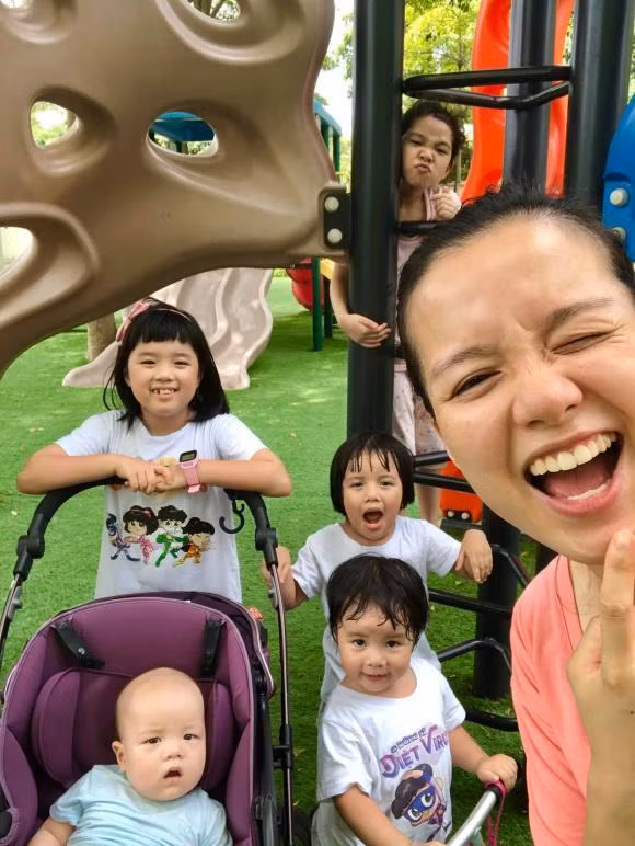 Ngo ngang truoc thanh tich hoc tap cua MC dong con nhat VTV-Hinh-4