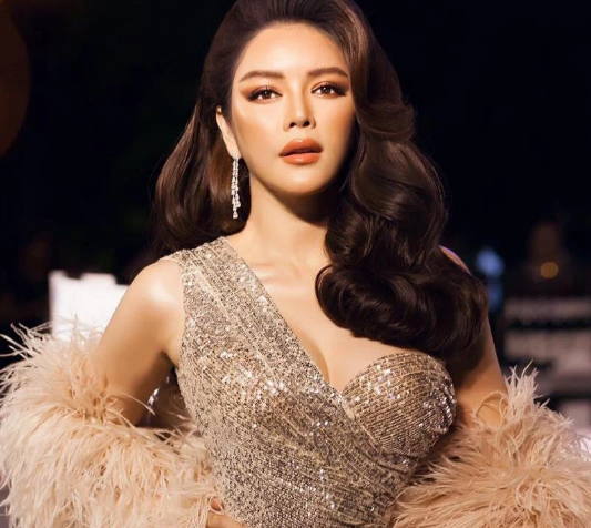 Hình ảnh bất ngờ của Lý Nhã Kỳ khi say Hinh anh bat ngo cua Ly Nha Ky khi say