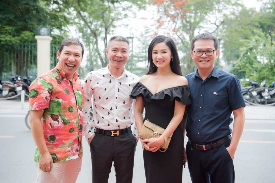 NSND Cong Ly goi NSND Thu Ha la “ong”, xung “toi” du kem 4 tuoi?