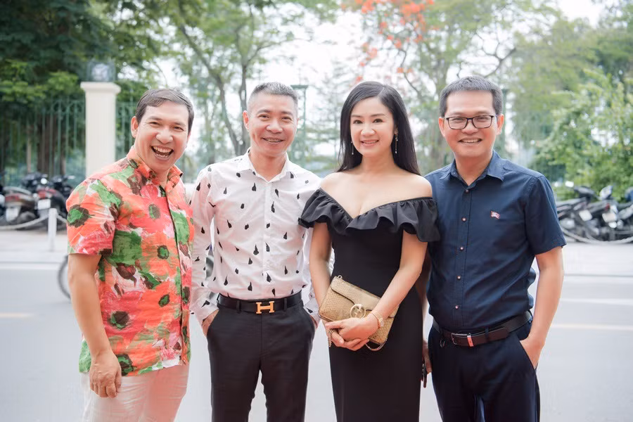 NSND Cong Ly goi NSND Thu Ha la “ong”, xung “toi” du kem 4 tuoi?