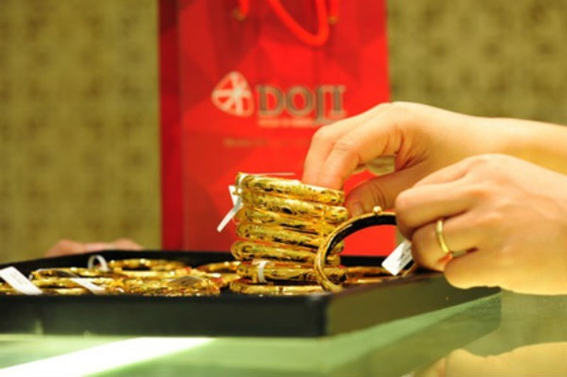 Gia vang hom nay 25/4: Dung im, cho quyet dinh quan trong-Hinh-2