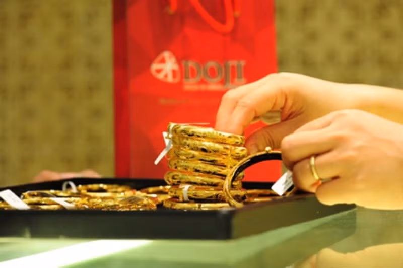 Gia vang hom nay 25/4: Dung im, cho quyet dinh quan trong-Hinh-2