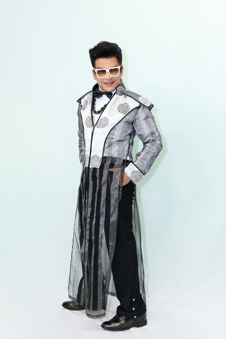 MC Thanh Bạch lên tiếng khi bị chê vì diện những bộ cánh khó hiểu MC Thanh Bach len tieng khi bi che vi dien nhung bo canh kho hieu