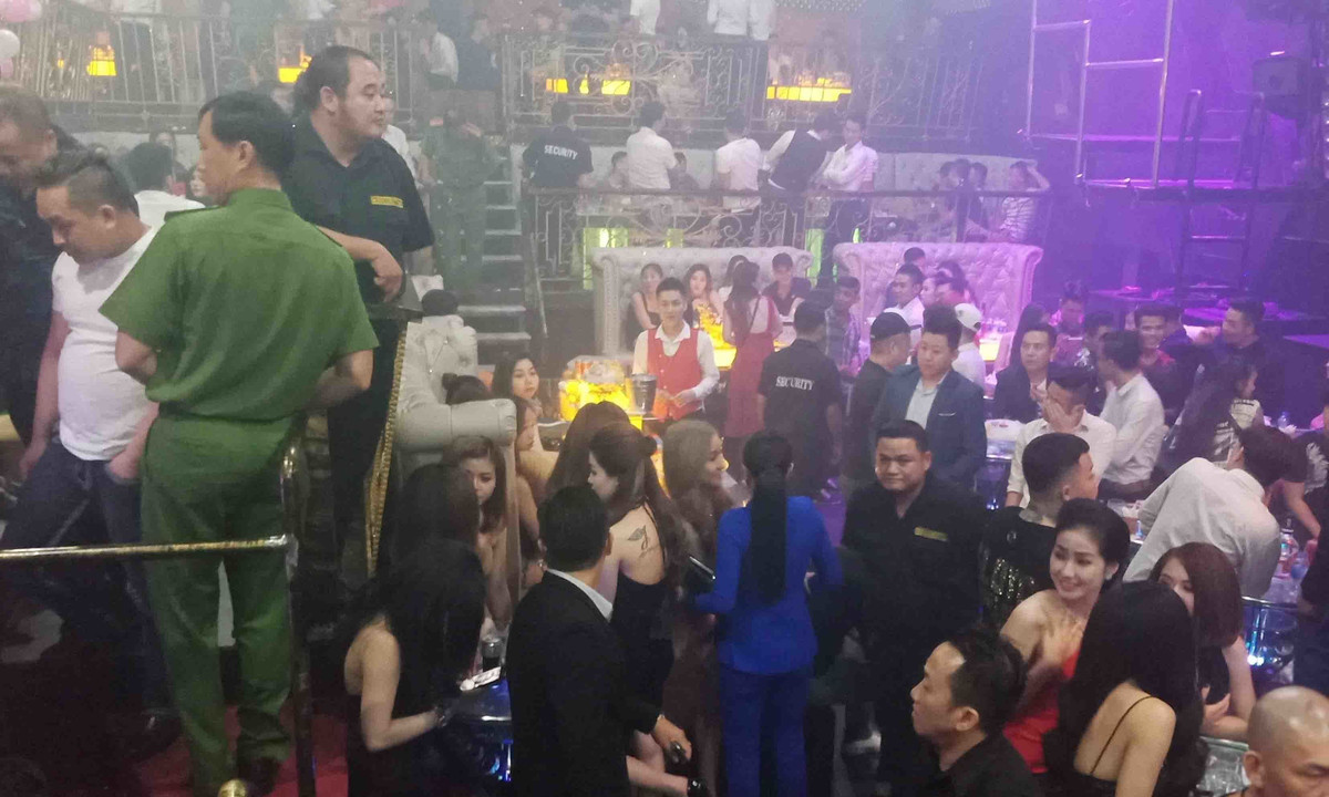 TP.HCM tam dung cac dich vu khong thiet yeu tu 12h ngay 9/2-Hinh-2