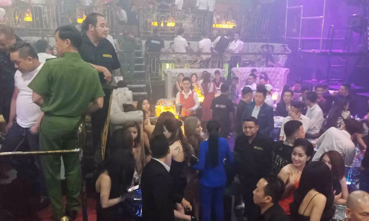 TP.HCM tam dung cac dich vu khong thiet yeu tu 12h ngay 9/2-Hinh-2