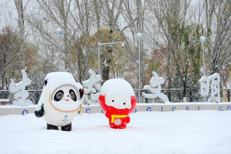 Khu vực sẽ diễn ra Olympic Bắc Kinh 2022 đón trận tuyết đầu mùa. Đây là lần đầu tiên Trung Quốc tổ chức một kỳ Olympic mùa đông trong lịch sử.