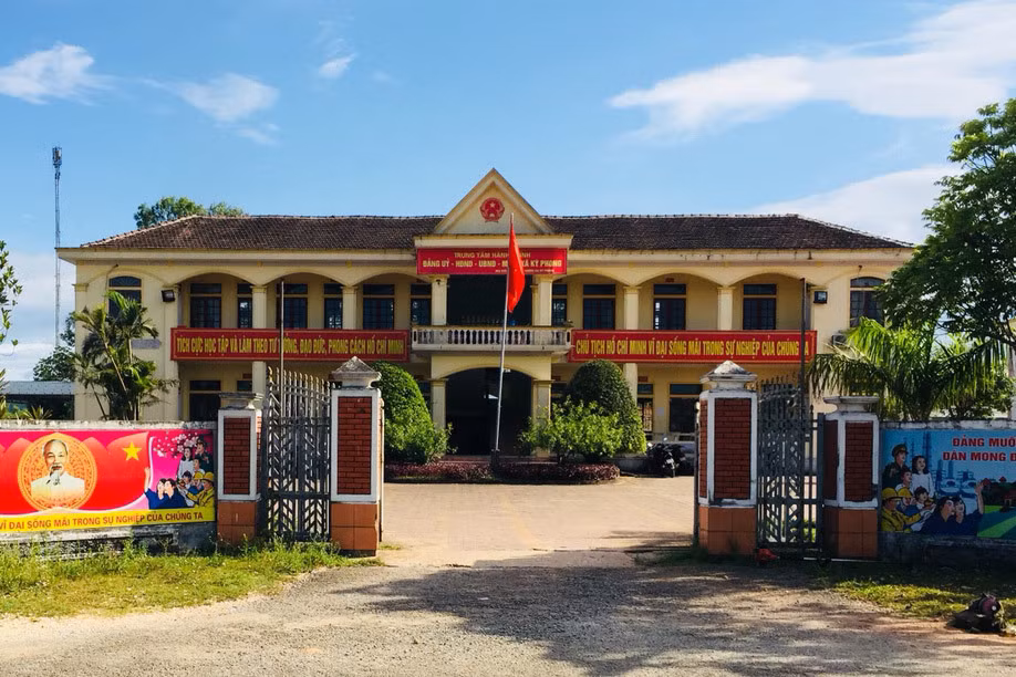 'Diem mat' nhung can bo xa o mien Trung bi bat tren chieu bac-Hinh-3