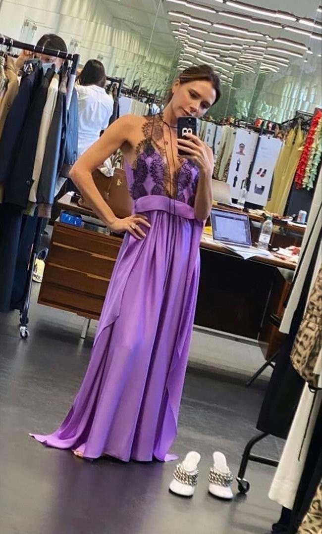 Con gái Beckham mới 10 tuổi đã diện váy gợi cảm già dặn - Hình 2 Con gai Beckham moi 10 tuoi da dien vay goi cam gia dan-Hinh-2