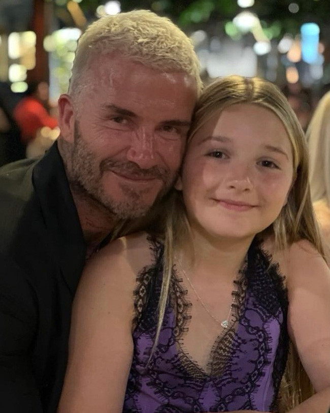 Con gái Beckham mới 10 tuổi đã diện váy gợi cảm già dặn Con gai Beckham moi 10 tuoi da dien vay goi cam gia dan