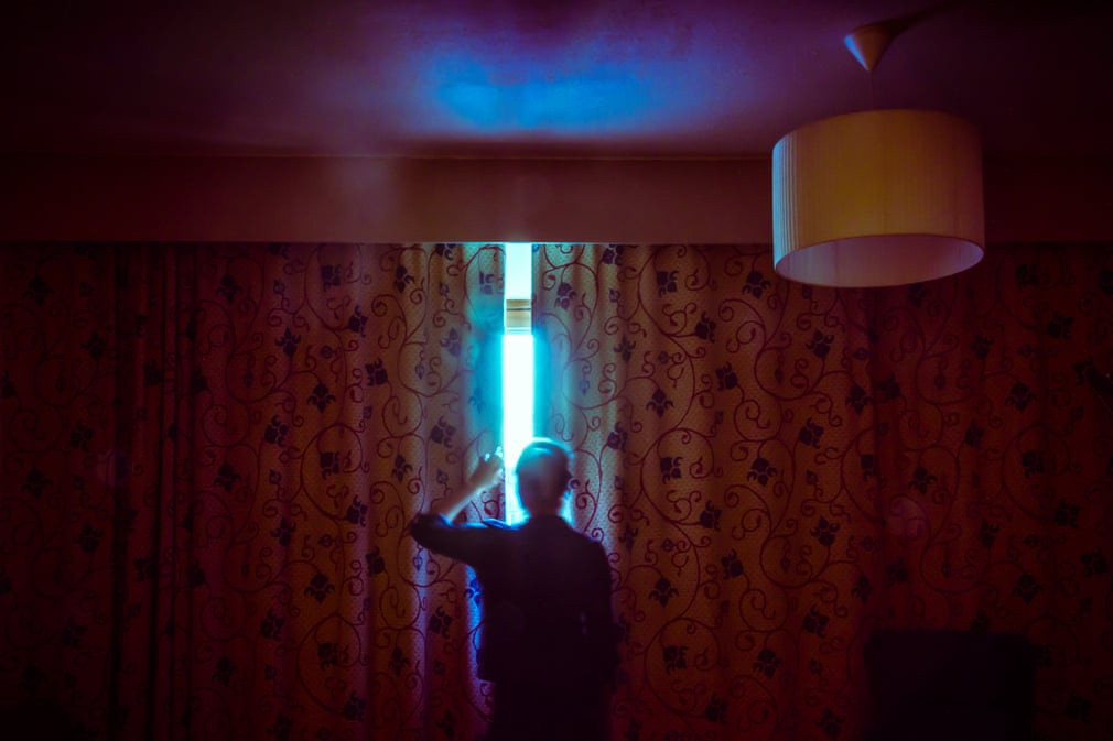 Tất cả bức ảnh trong cuốn sách này đều là những nơi mà Lax đã đến khi còn nhỏ. Nhờ tìm lại các tư liệu cũ hay trò chuyện với các "nhân chứng", nữ nhiếp ảnh gia đã hiểu rõ hơn về quá khứ, lịch sử của gia đình mình.