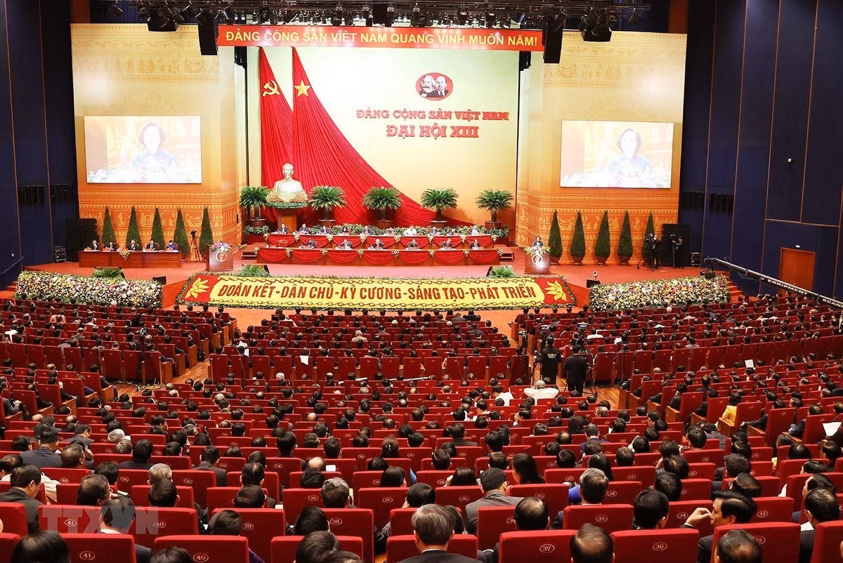 Ngay 30/1 - Ngay thu 3 lien tiep Dai hoi XIII xem xet ve cong tac nhan su