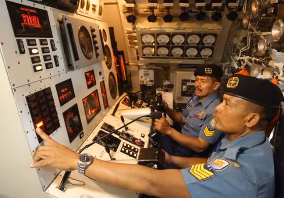 Trong trường hợp toàn bộ thủy thủ đoàn trên tàu tử vong, việc tìm kiếm con tàu ở độ sâu 700 mét theo như phỏng đoán, sẽ không khác gì mò kim đáy bể.