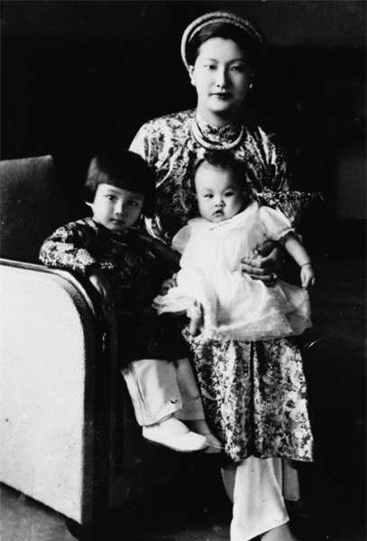 ##sc### Hoàng hậu Nam Phương sau khi sinh con vẫn giữ được nét đẹp quý phái 