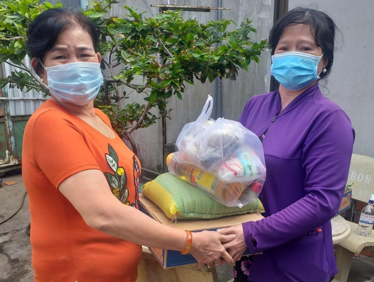 Thay giao o TP.HCM cho thuc pham toi cho nguoi ngheo-Hinh-6