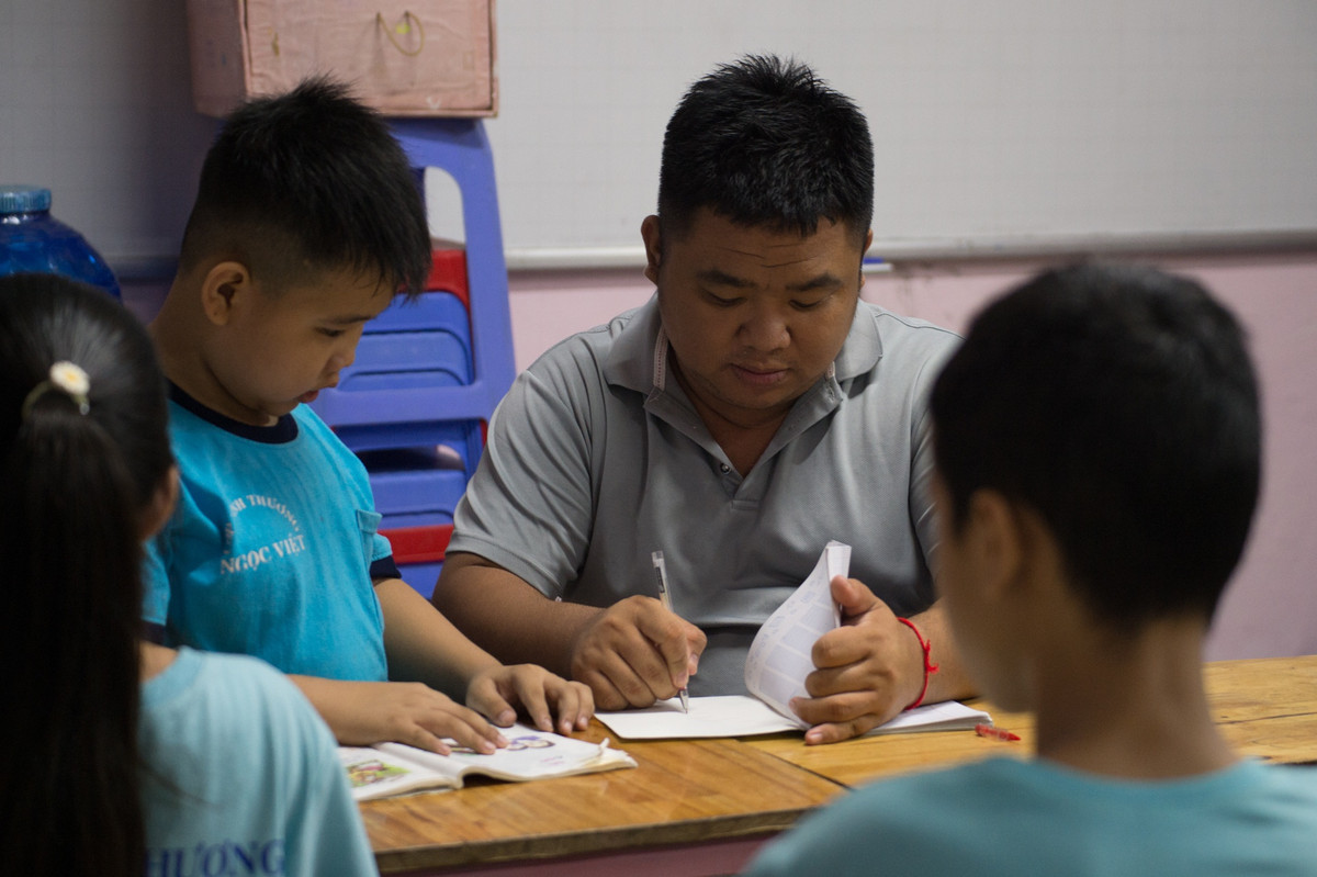 Thay giao o TP.HCM cho thuc pham toi cho nguoi ngheo-Hinh-7