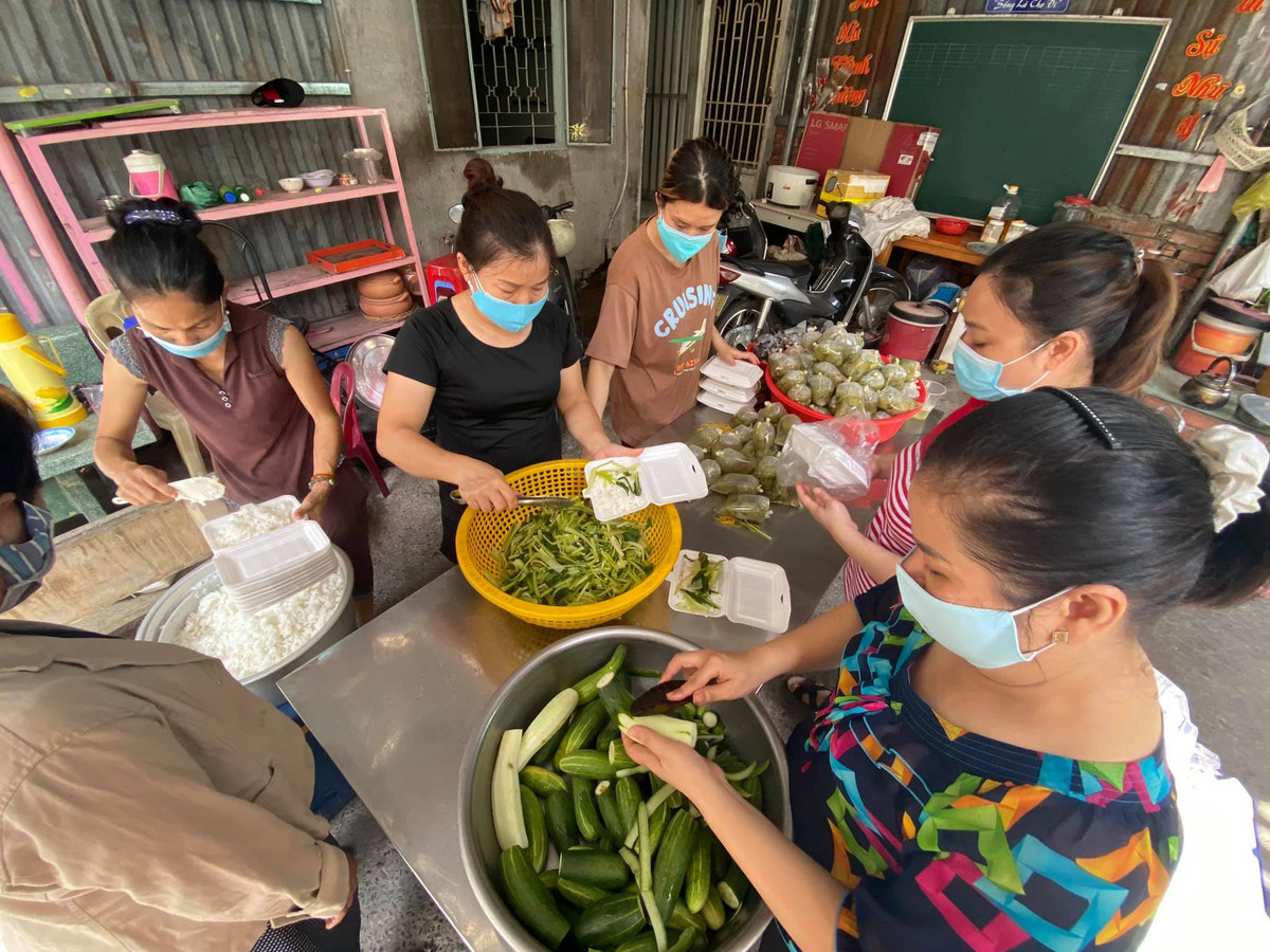 Thay giao o TP.HCM cho thuc pham toi cho nguoi ngheo-Hinh-2