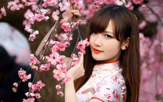 Nu nhan sinh thang Am lich nay hai loc day tay dip Tet Tan Suu