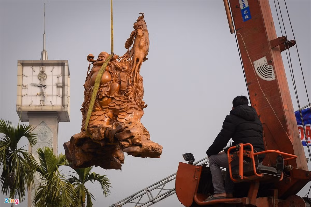 Tận mục bộ bàn ghế gỗ Nu Kháo gần 3 tỷ đồng ở Hà Nội ảnh 5