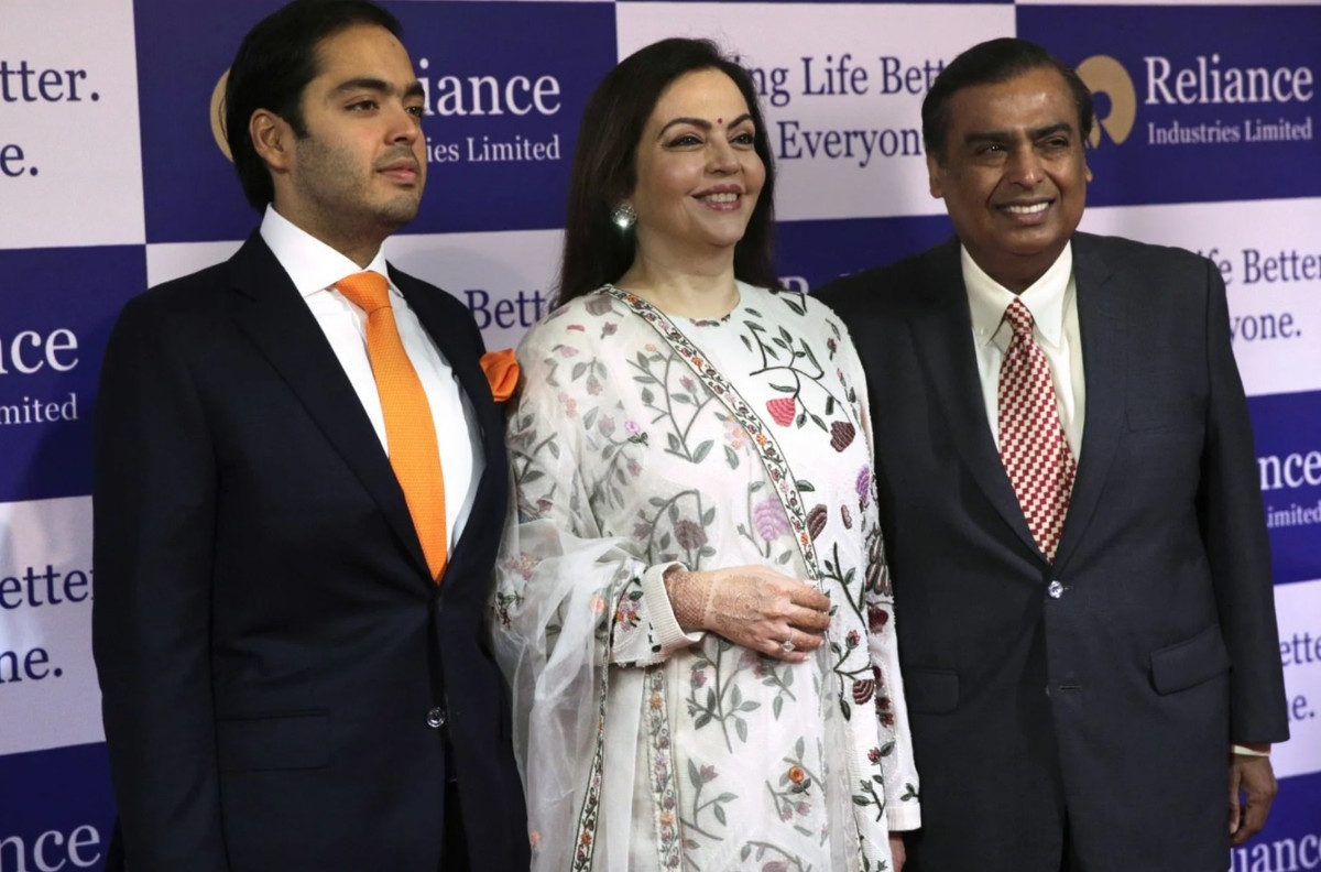 Anant, con út trong gia đình Ambani, gần đây đảm nhận vai trò cấp cao hơn trong kinh doanh. Tháng 6, Anant được giao vai trò làm giám đốc của Reliance New Energy Solar và Reliance New Solar Energy. Động thái này được đưa ra sau khi anh làm giám đốc của Reliance 02C. Mới năm ngoái, Anant được bổ nhiệm vào hội đồng quản trị của Jio Platforms. Ảnh: AP.