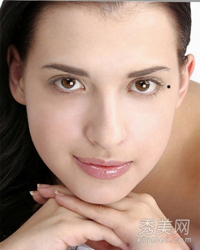 Ngược lại, nốt ruồi tốt tại vị trí này có thể đem lại vận may cho bạn trong những chuyến du lịch hoặc làm ăn ở phương xa.