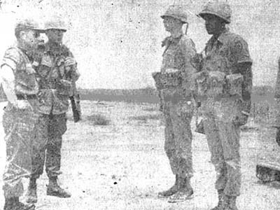 Thiếu tướng Keith Ware trên chiến trường Việt Nam.