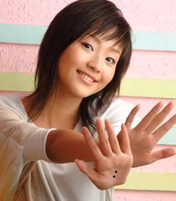 Nốt ruồi khai vận mọc trong lòng bàn tay: Người có nốt ruồi quý mọc tại vị trí này thường rất thông minh và không thiếu tiền tiêu. Về già, cuộc sống của bạn sẽ rất viên mãn nhờ những thành quả gặt hái được trong suốt bao năm phấn đấu.