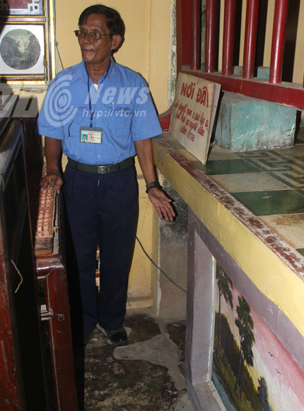 40 người dân vô tội trốn trong căn hầm dưới bàn thờ Phật bị Pol Pot tung lựu đạn giết hại.