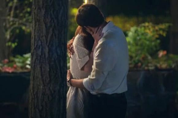 Nghi vo to tuong bo cu la sep hien tai, chong phat hien bi mat