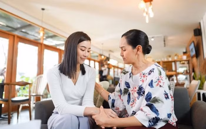 Hanh dong nho cua chi dau tuong lai khien me toi voi va giuc cuoi