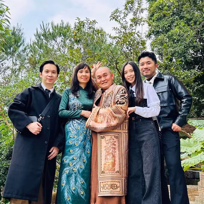 Nghe si Xuan Hinh noi ve viec con re mac vay ra duong-Hinh-2