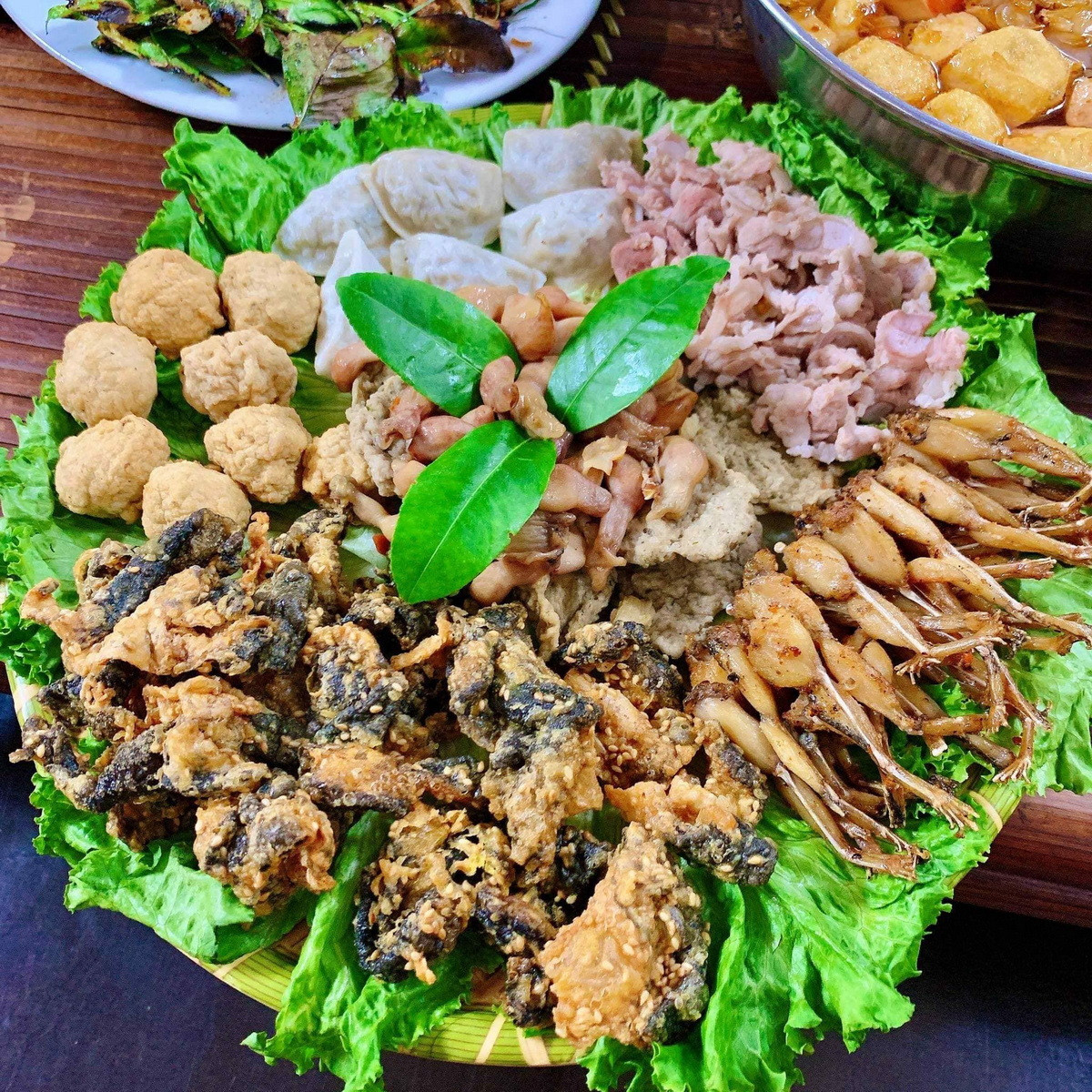 Có lẽ từ điều này dân gian đã đúc kết thành câu tục ngữ "giết người như ngóe" để chỉ hành động giết chết chóc bừa bãi của kẻ mạnh nhằm vào những đối tượng yếu thế hơn... Ảnh: Chả nhái Thanh Hằng.