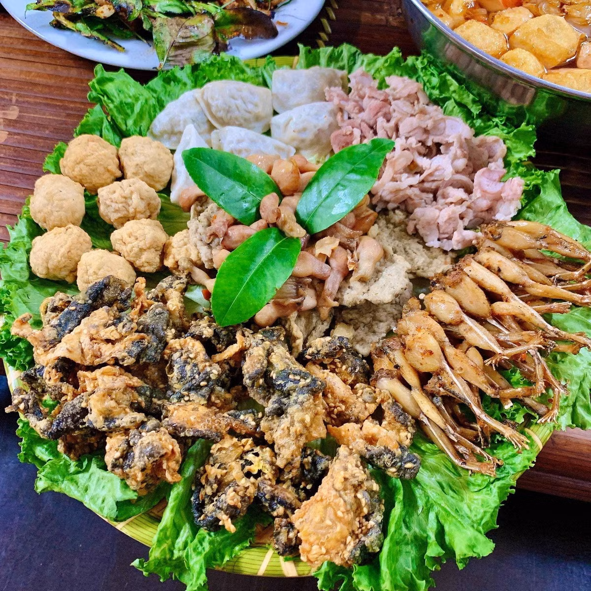 Có lẽ từ điều này dân gian đã đúc kết thành câu tục ngữ "giết người như ngóe" để chỉ hành động giết chết chóc bừa bãi của kẻ mạnh nhằm vào những đối tượng yếu thế hơn... Ảnh: Chả nhái Thanh Hằng.