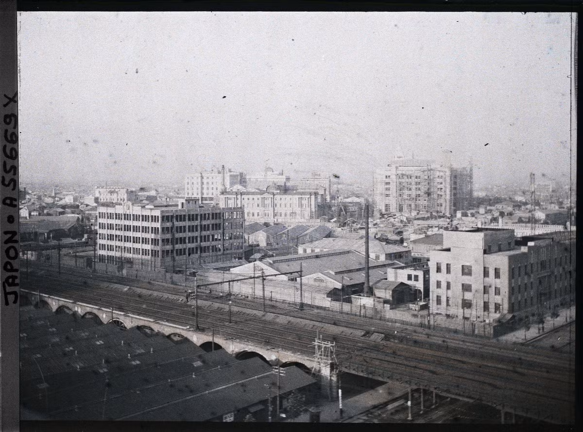Góc nhìn từ trên cao về phía quận Nihonbashi, Đông Bắc thành phố Tokyo năm 1926. Ảnh: Roger Dumas / Collections.albert-kahn.hauts-de-seine.fr.