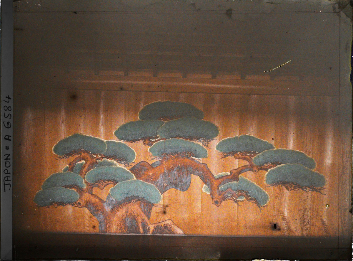 Phông nền trang trí trên sân khấu.